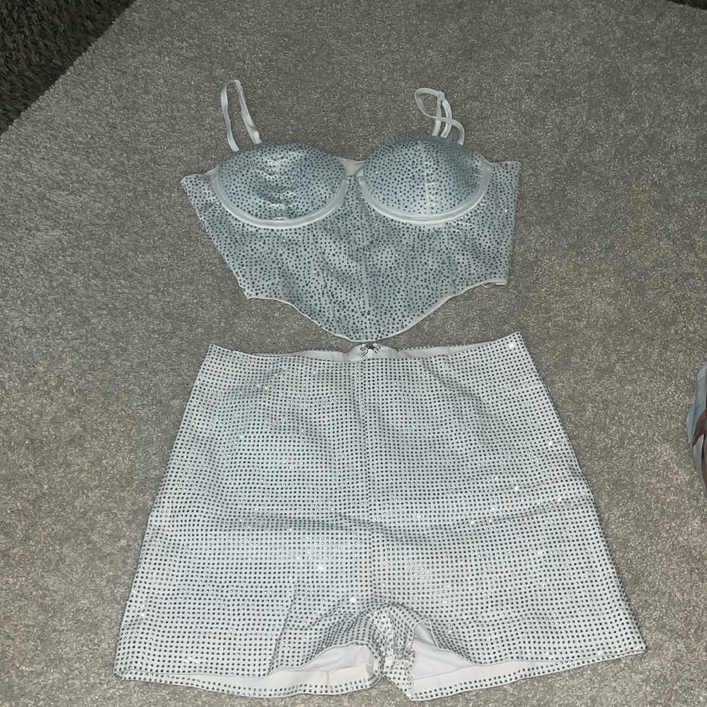 Selling set top and shorts